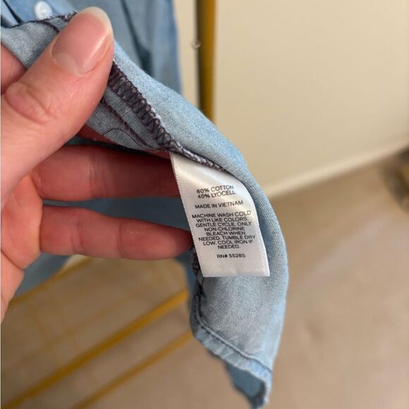 Denim look chambray button up shirt Express - Picture 4 of 4